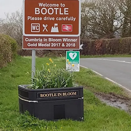 Pet Friendly 3-bed House In With Parking * Милом