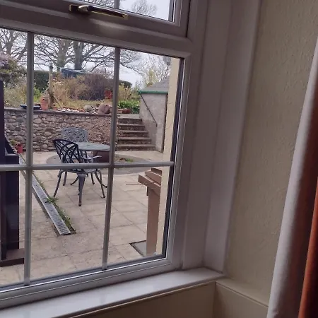 Pet Friendly 3-bed House In With Parking Дом отдыха